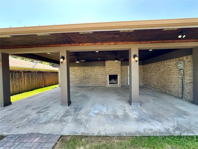 823 Madrid Drive, Duncanville, TX 75116