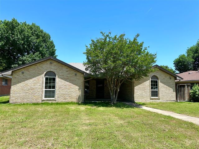 823 Madrid Drive, Duncanville, TX 75116
