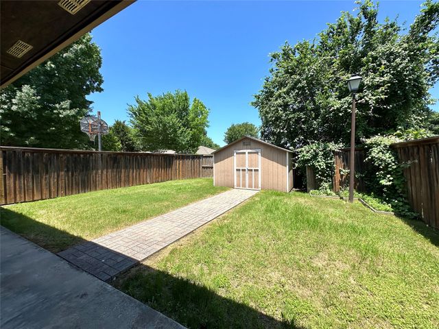 823 Madrid Drive, Duncanville, TX 75116