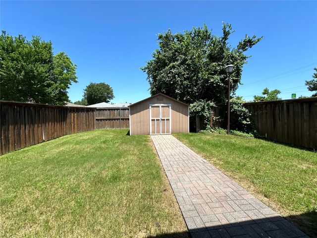 823 Madrid Drive, Duncanville, TX 75116