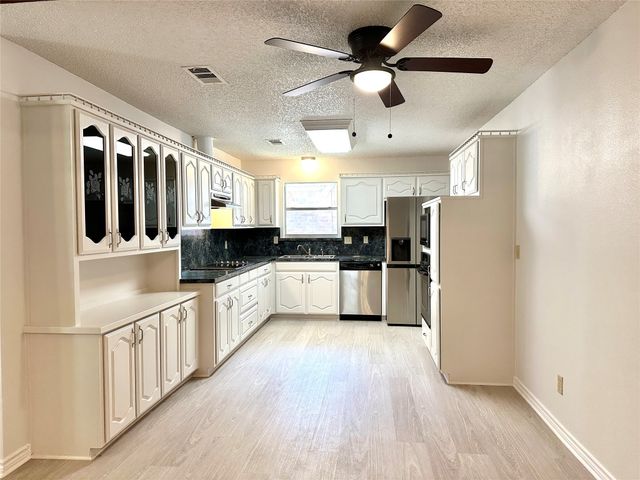 823 Madrid Drive, Duncanville, TX 75116