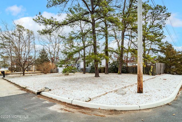 101 Stem Road, Manahawkin, NJ 08050