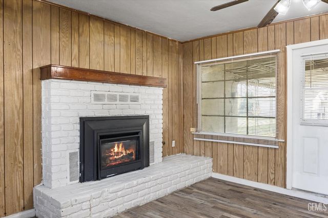 2016 Airport Drive, Bakersfield, CA 93308