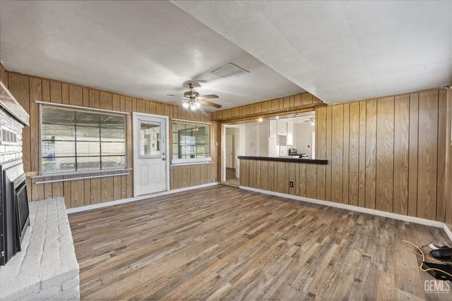 2016 Airport Drive, Bakersfield, CA 93308