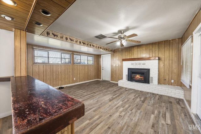 2016 Airport Drive, Bakersfield, CA 93308