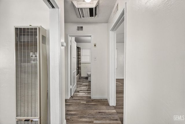 2016 Airport Drive, Bakersfield, CA 93308