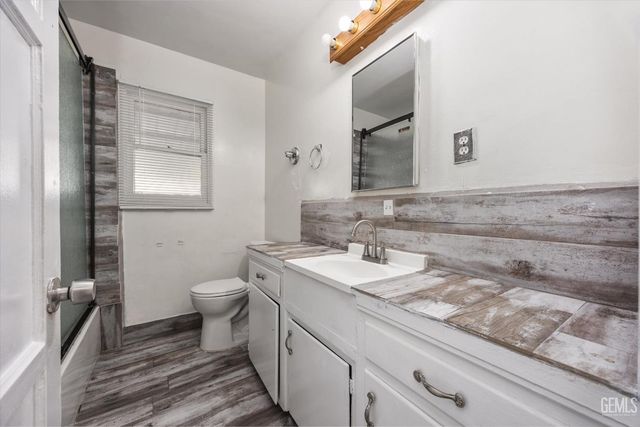 2016 Airport Drive, Bakersfield, CA 93308