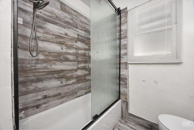 2016 Airport Drive, Bakersfield, CA 93308