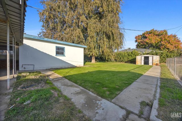 2016 Airport Drive, Bakersfield, CA 93308