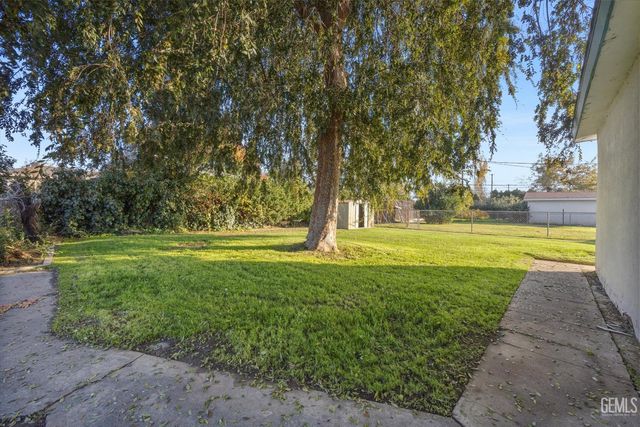 2016 Airport Drive, Bakersfield, CA 93308