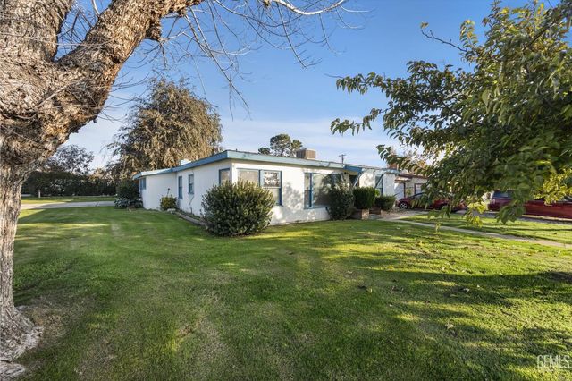 2016 Airport Drive, Bakersfield, CA 93308