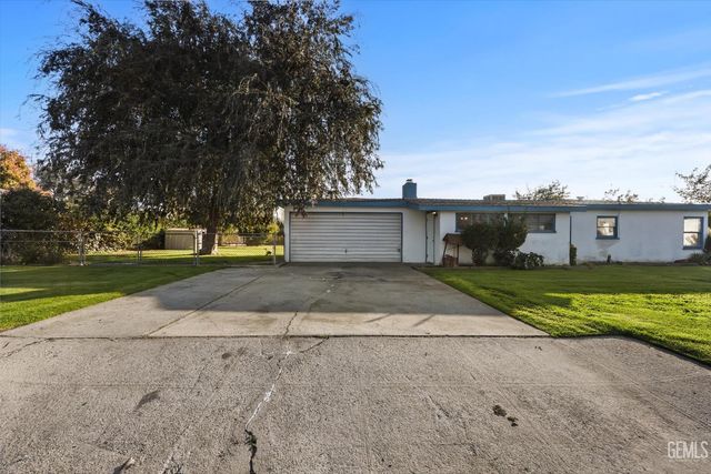 2016 Airport Drive, Bakersfield, CA 93308