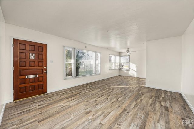 2016 Airport Drive, Bakersfield, CA 93308