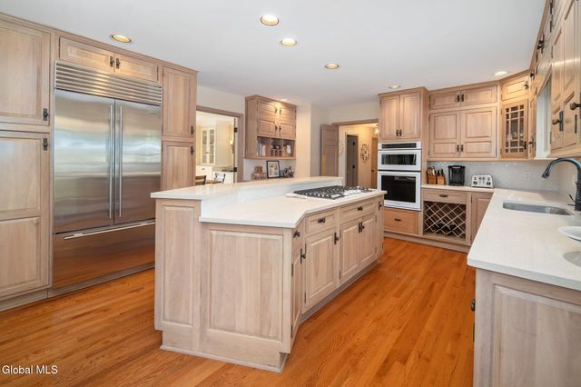 819 Via Marchella, Guilderland, NY 12303