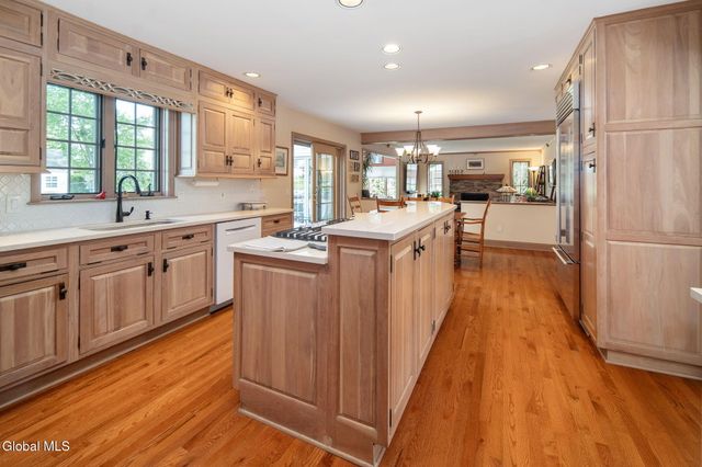819 Via Marchella, Guilderland, NY 12303