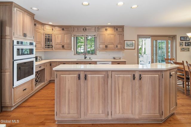 819 Via Marchella, Guilderland, NY 12303