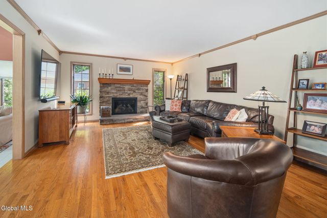 819 Via Marchella, Guilderland, NY 12303