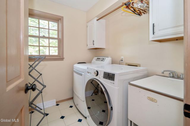 819 Via Marchella, Guilderland, NY 12303
