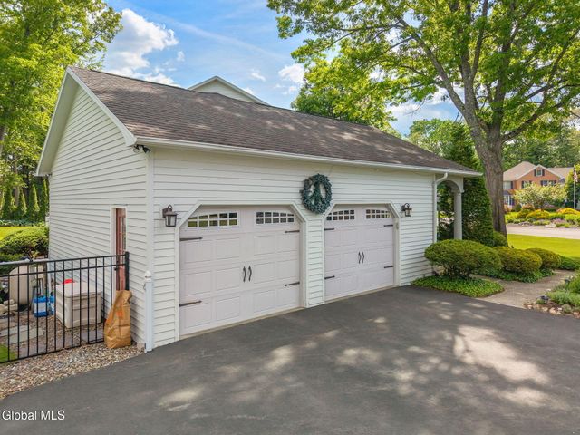 819 Via Marchella, Guilderland, NY 12303