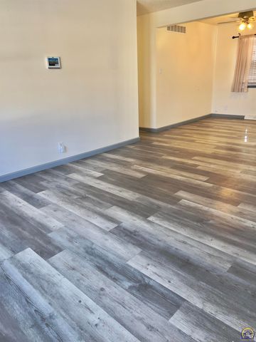 4839 SW 18th ST, Topeka, KS 66604