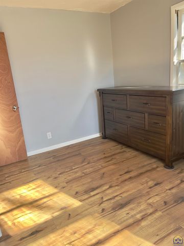 4839 SW 18th ST, Topeka, KS 66604