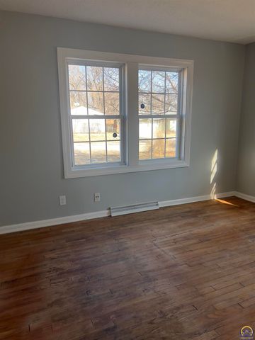 4839 SW 18th ST, Topeka, KS 66604