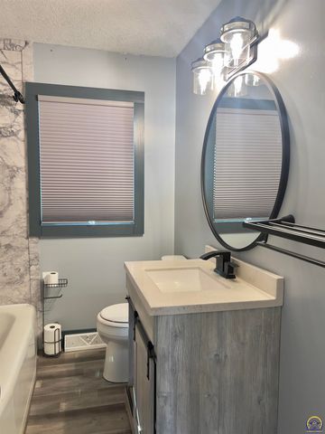 4839 SW 18th ST, Topeka, KS 66604