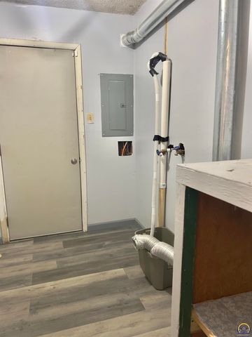 4839 SW 18th ST, Topeka, KS 66604