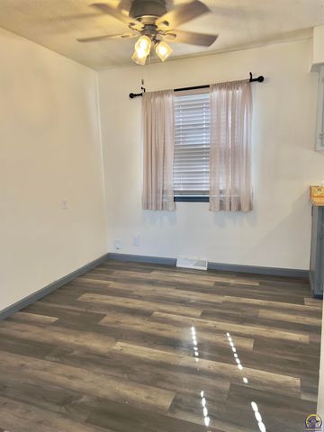 4839 SW 18th ST, Topeka, KS 66604