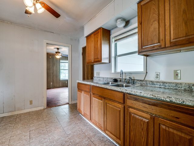 580 W 6th Street, Lancaster, TX 75146