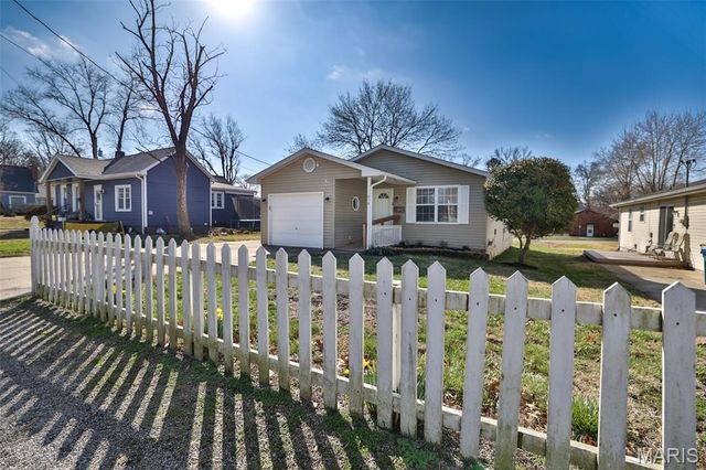 516 Thomas Street, Edwardsville, IL 62025