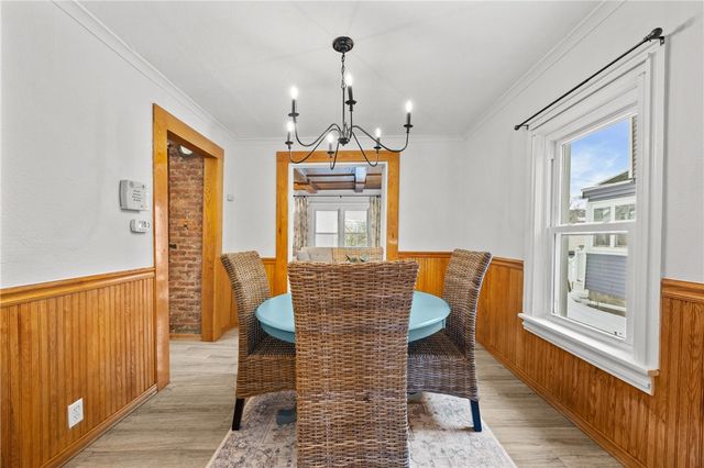 43 Oberlin St, Irondequoit, NY 14622