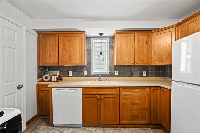 43 Oberlin St, Irondequoit, NY 14622