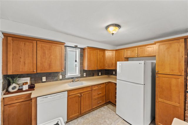 43 Oberlin St, Irondequoit, NY 14622