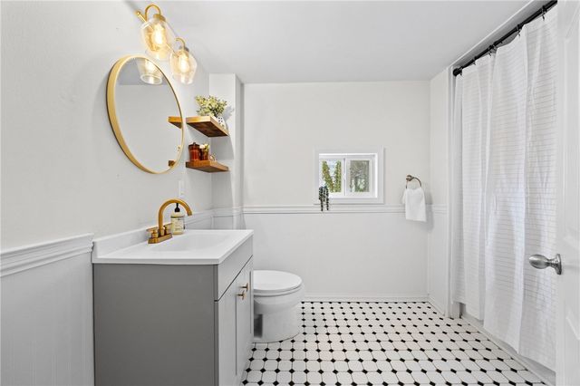 43 Oberlin St, Irondequoit, NY 14622