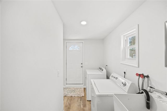 43 Oberlin St, Irondequoit, NY 14622