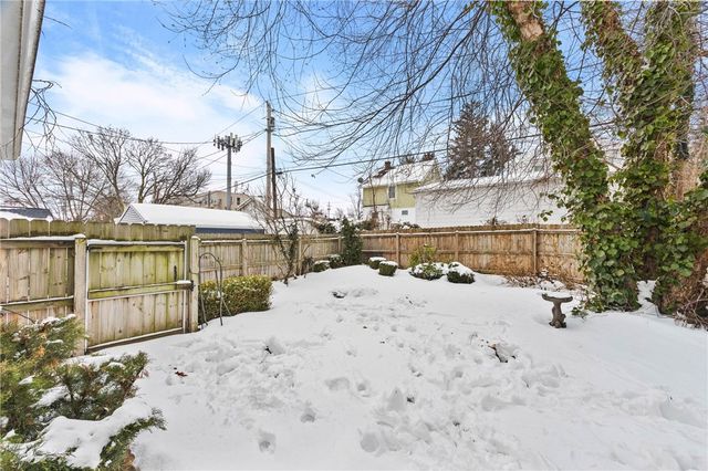 43 Oberlin St, Irondequoit, NY 14622