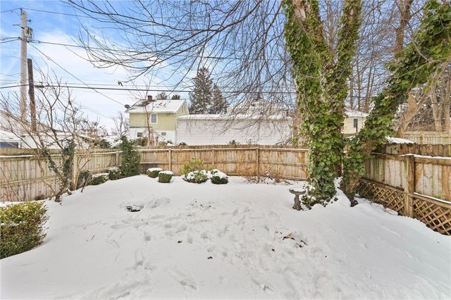 43 Oberlin St, Irondequoit, NY 14622