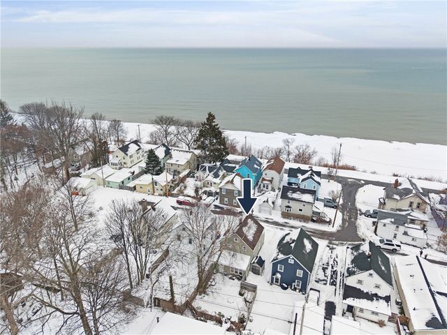 43 Oberlin St, Irondequoit, NY 14622