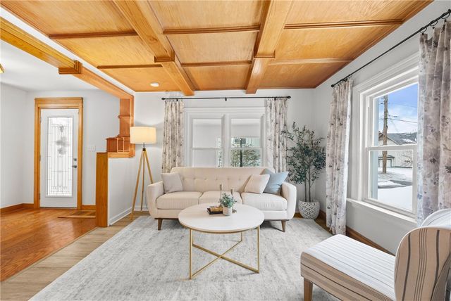 43 Oberlin St, Irondequoit, NY 14622