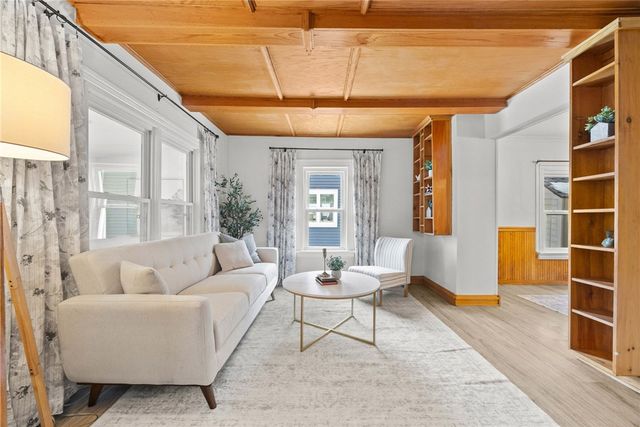 43 Oberlin St, Irondequoit, NY 14622