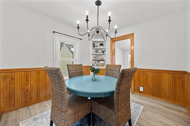 43 Oberlin St, Irondequoit, NY 14622