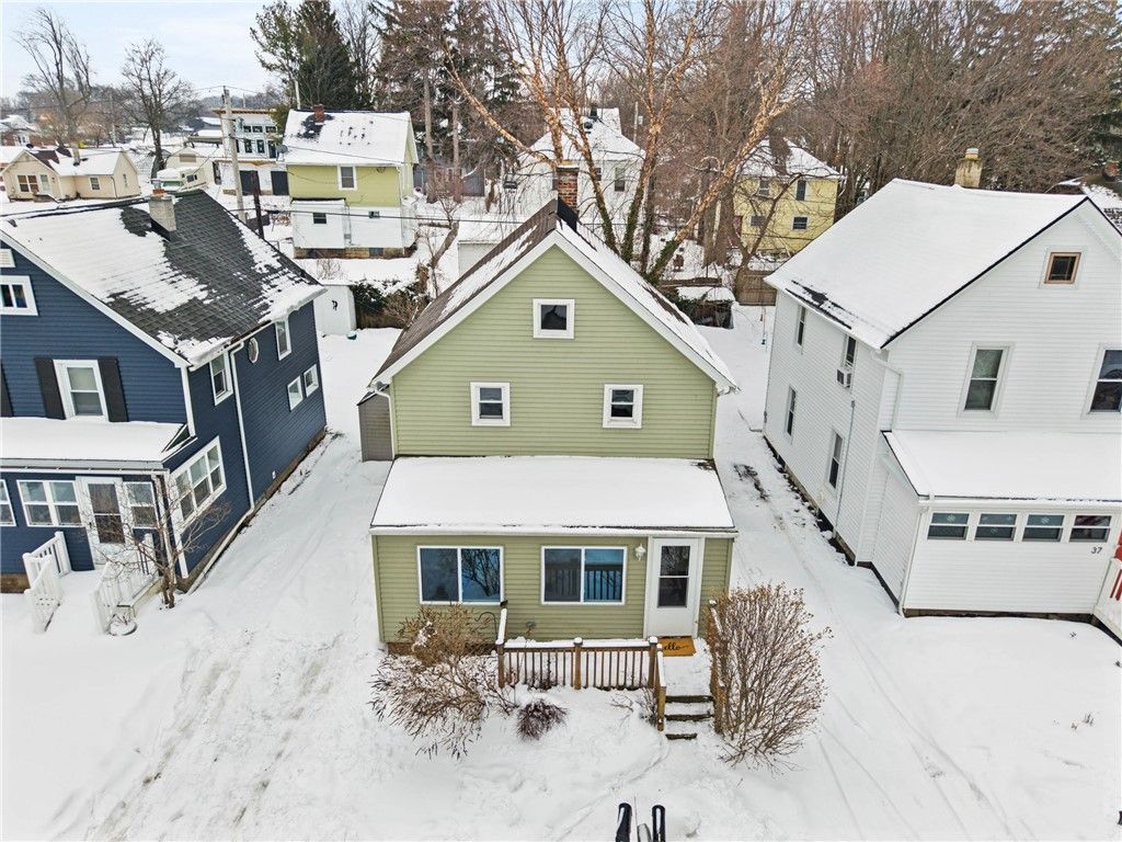 43 Oberlin St, Irondequoit, NY 14622