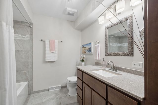 417 Manor Court B, New Lenox, IL 60451