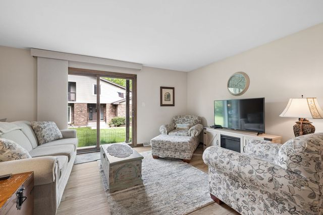 417 Manor Court B, New Lenox, IL 60451