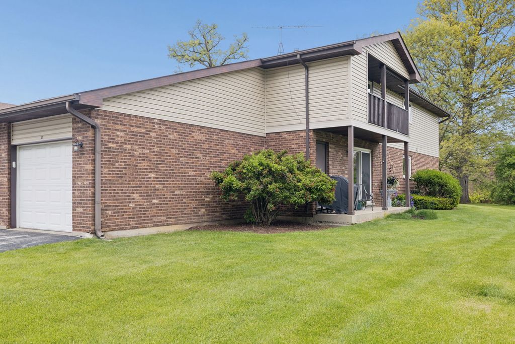 417 Manor Court B, New Lenox, IL 60451
