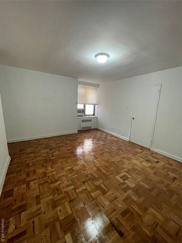 83-40 Austin Street 2 j, Kew Gardens, NY 11415