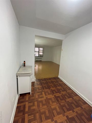 83-40 Austin Street 2 j, Kew Gardens, NY 11415