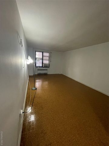 83-40 Austin Street 2 j, Kew Gardens, NY 11415