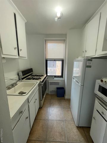 83-40 Austin Street 2 j, Kew Gardens, NY 11415